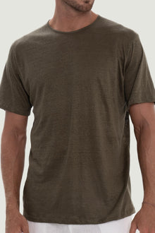 Soft premium fabric with thoughtful craftsmanship in a versatile Army tone