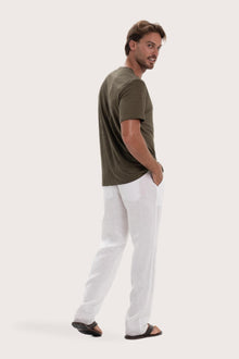 Lightweight T-shirt designed for refined everyday comfort and island living