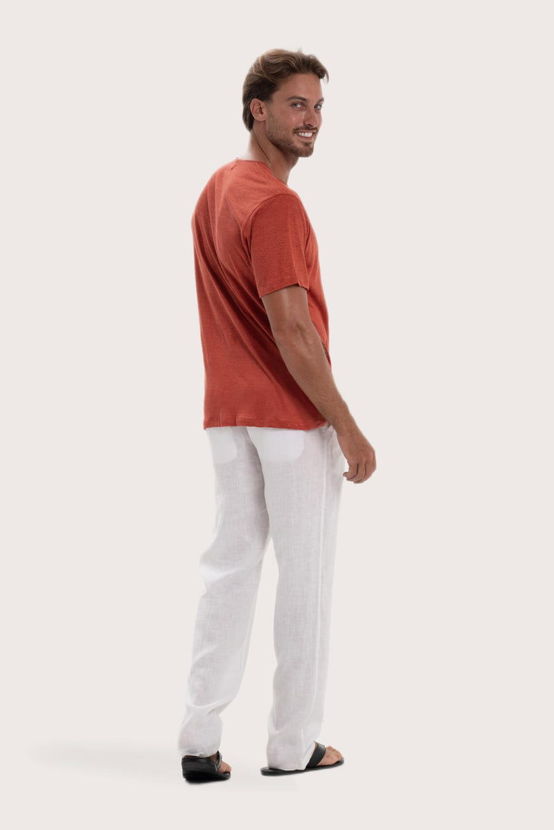 Lightweight T-shirt designed for refined everyday comfort and island living