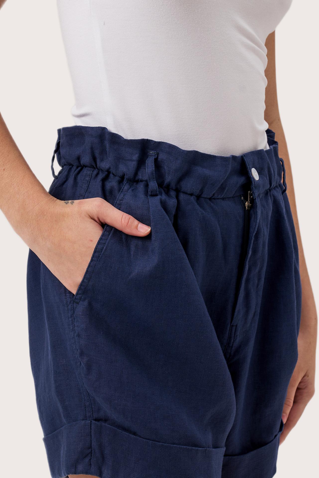 Close up detail of the Taloo Linen Bermuda La Brisa Navy highlighting craftsmanship and design features