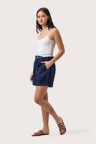 Side profile of the Taloo Linen Bermuda La Brisa Navy showing its cut and natural movement