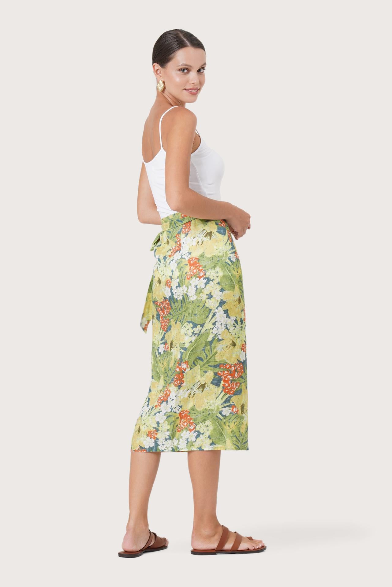 Side profile of the Zaree Linen Skirt Tropis showing its cut and natural movement