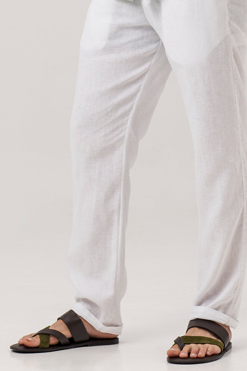 Coal sandal in brun front view showcasing elegant straps and minimalist resort aesthetic